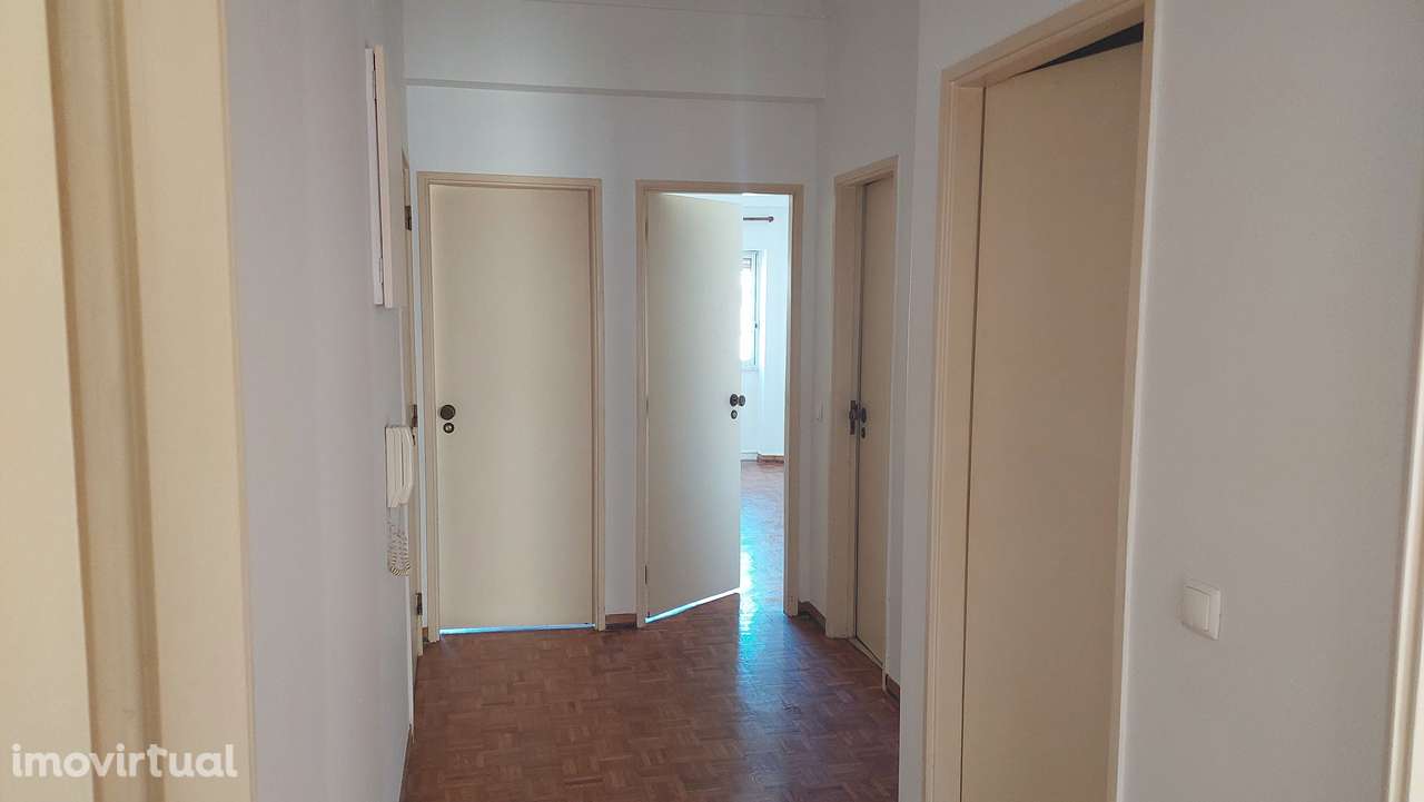 Apartamento T2 com elevador - Grande imagem: 3/16