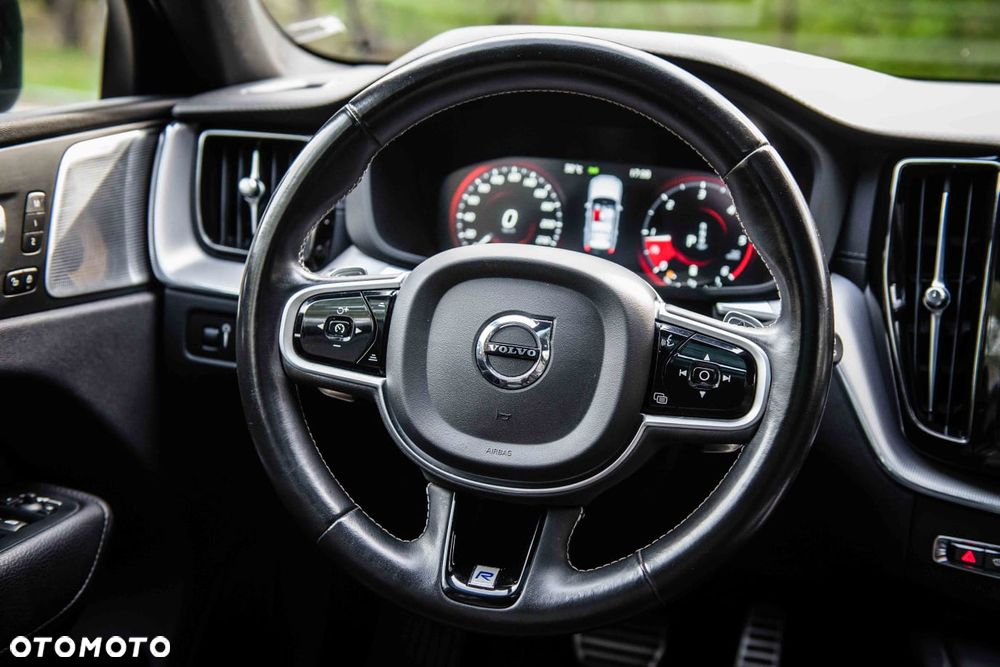 Volvo XC 60 D5 AWD R-Design - 13