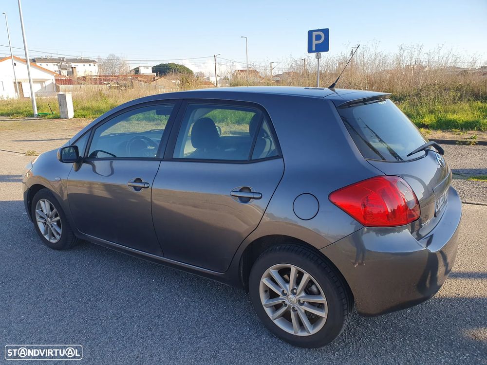 Toyota Auris 1.4 D-4D Gold Edition - 1