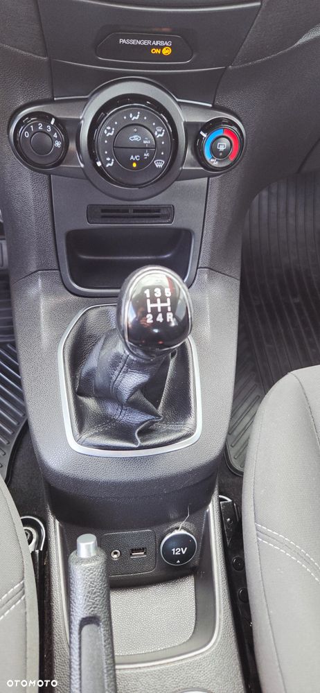Ford Fiesta 1.0 Platinium X - 25