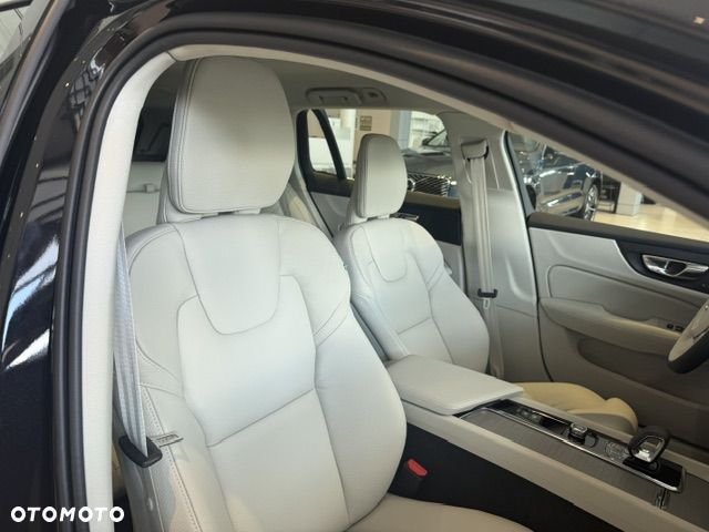 Volvo V60 B4 B Plus Bright - 34