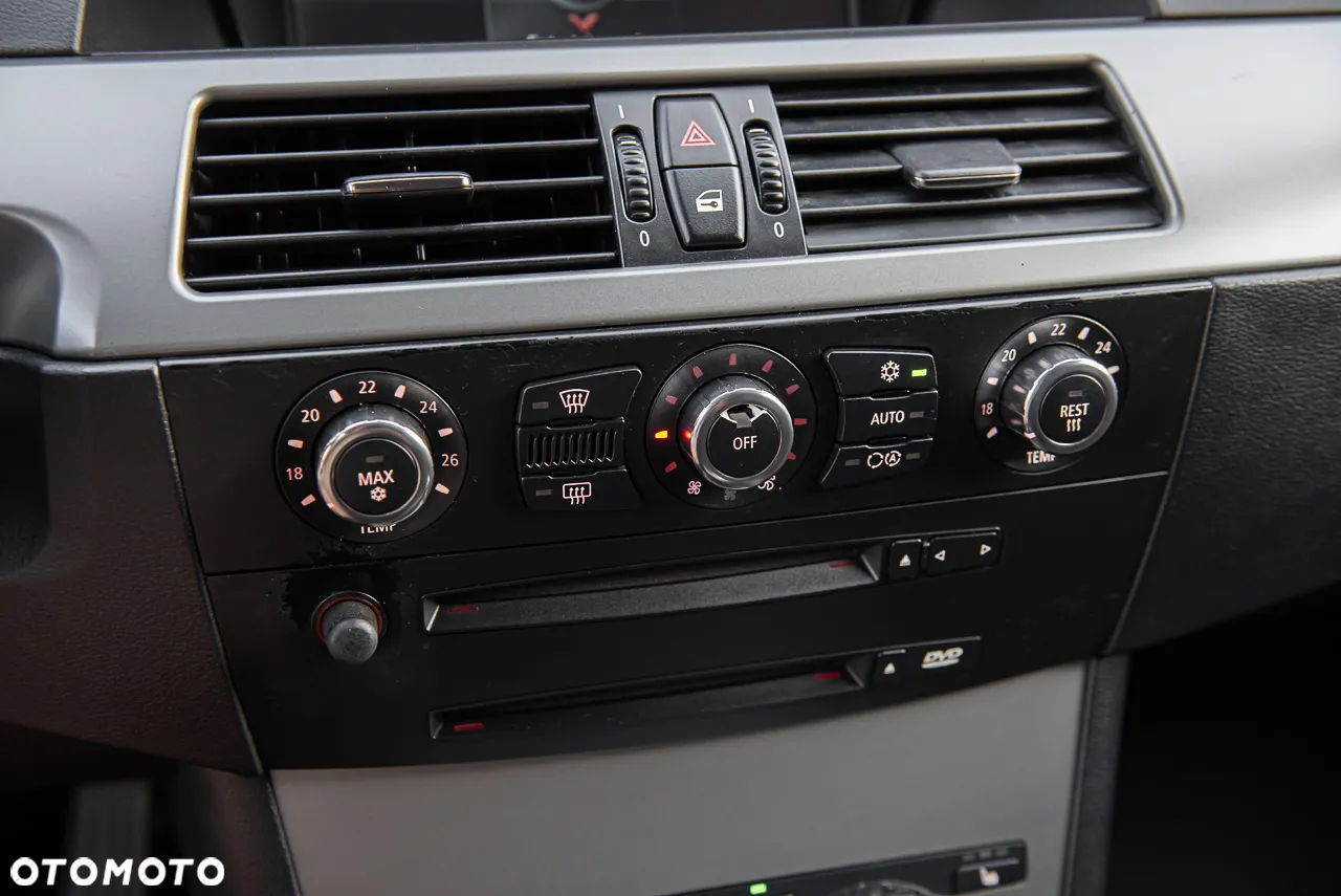 BMW Seria 5 525xi Touring - 24