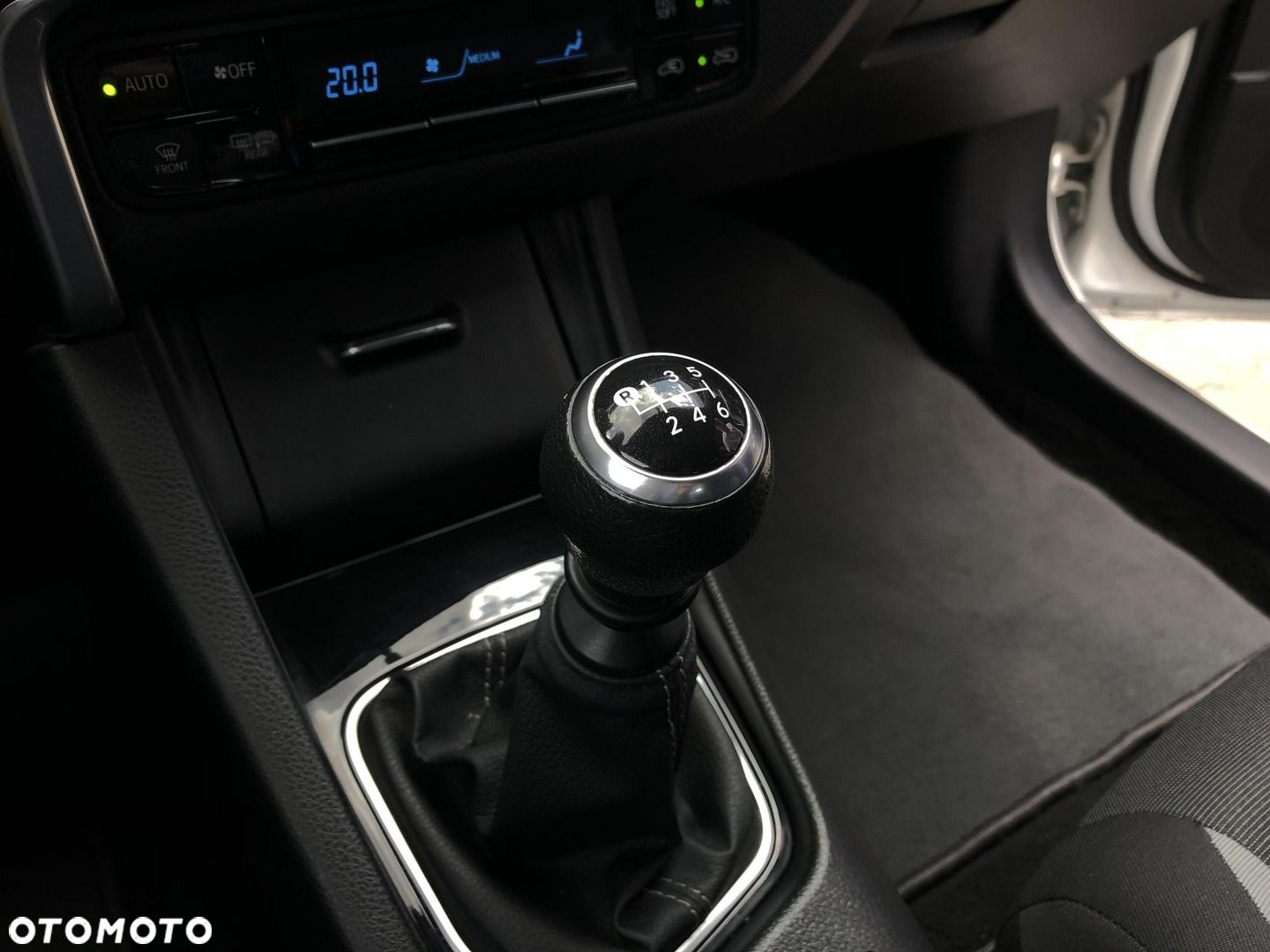 Toyota Auris 1.33 VVT-i Active - 21