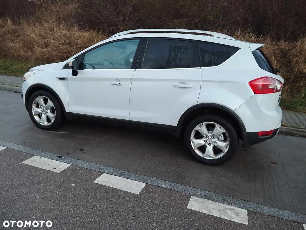 Ford Kuga 2.0 TDCi 2x4 Titanium - 3