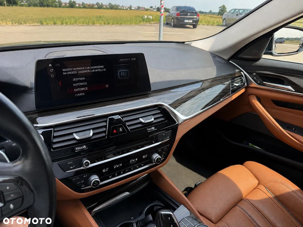 BMW Seria 5 530i xDrive - 10