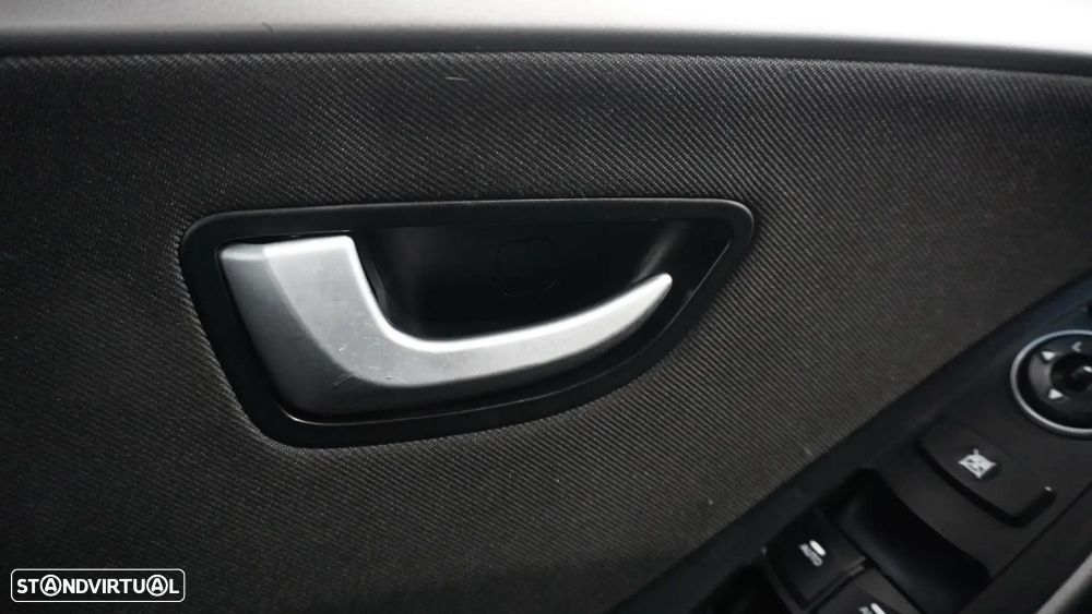 Hyundai i30 1.6 CRDI Blue Comfort AC Auto+J17 - 15