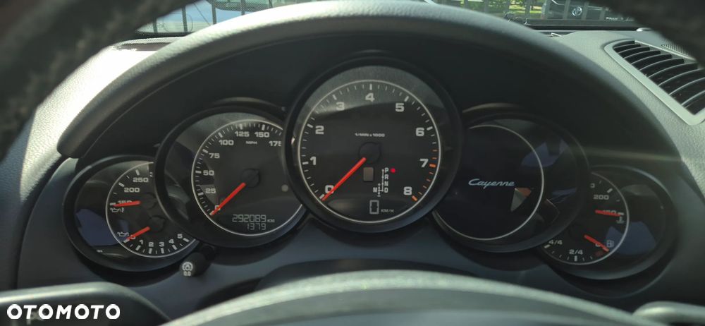 Porsche Cayenne - 4