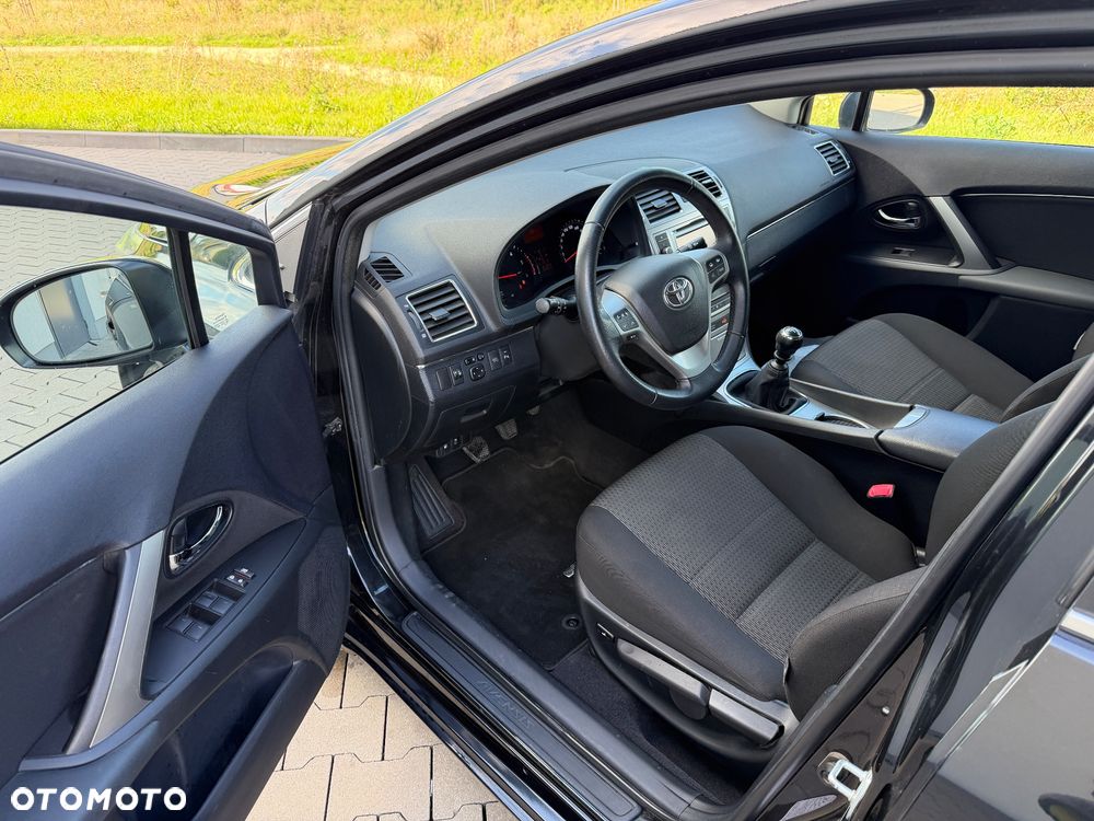 Toyota Avensis - 10