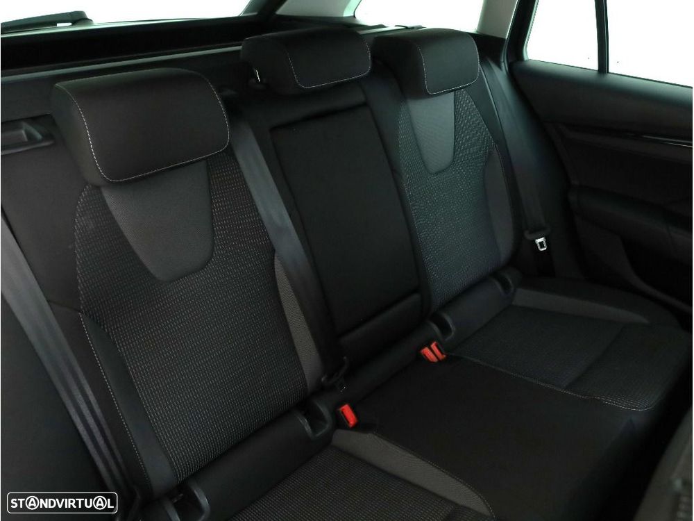 Skoda Octavia 2.0 TDI Ambition — fotografia 15