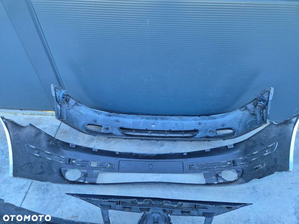 ZDERZAK PRZÓD TYŁ LAGUNA I - 33