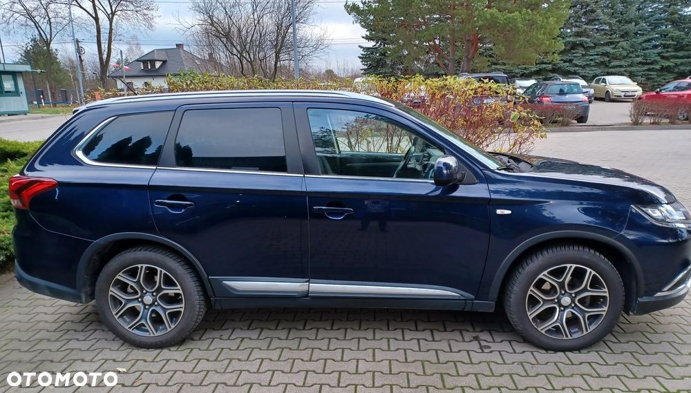 Mitsubishi Outlander - 4