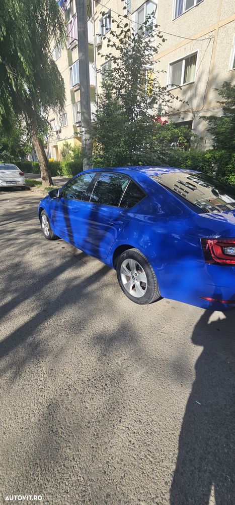 Skoda Octavia 1.6 TDI DSG Style - 6
