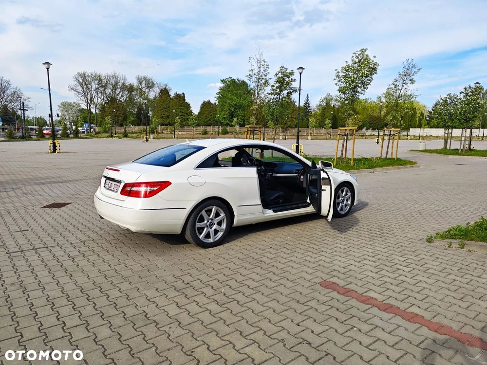 Mercedes-Benz Klasa E 220 CDI DPF BlueEFFICIENCY 7G-TRONIC Avantgarde - 23