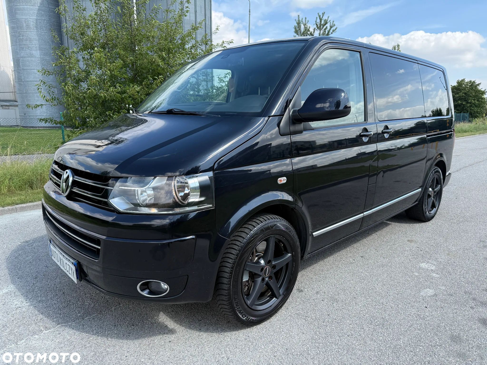Volkswagen Multivan - 1