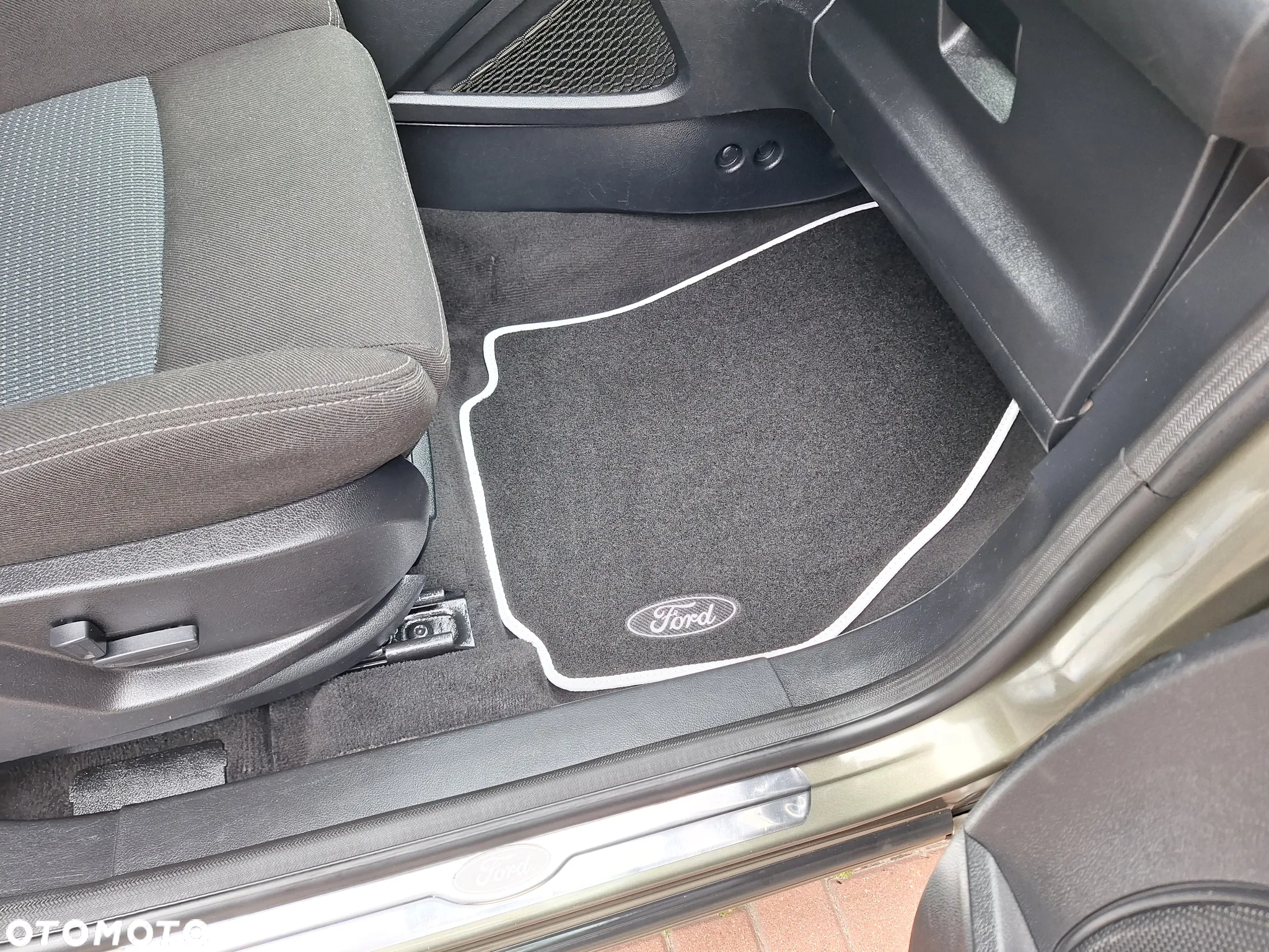 Ford S-Max 2.0 TDCi DPF Titanium - 32