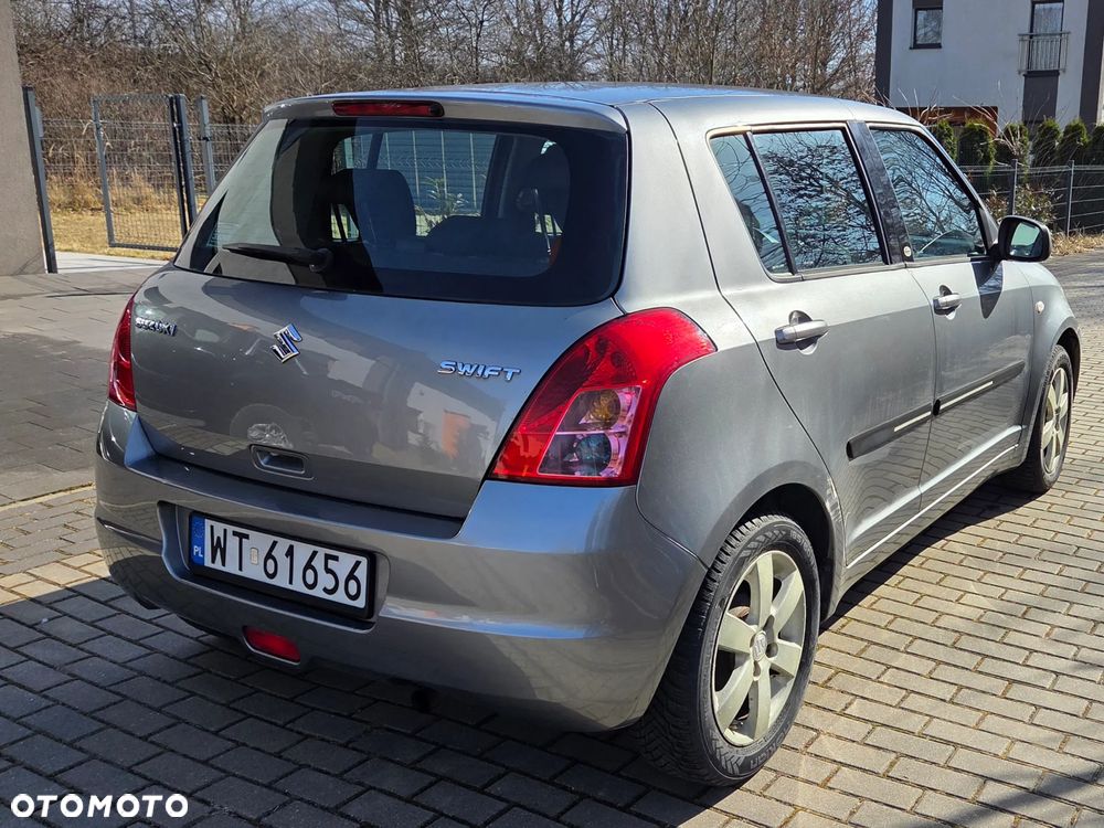 Suzuki Swift 1.3 Club - 4