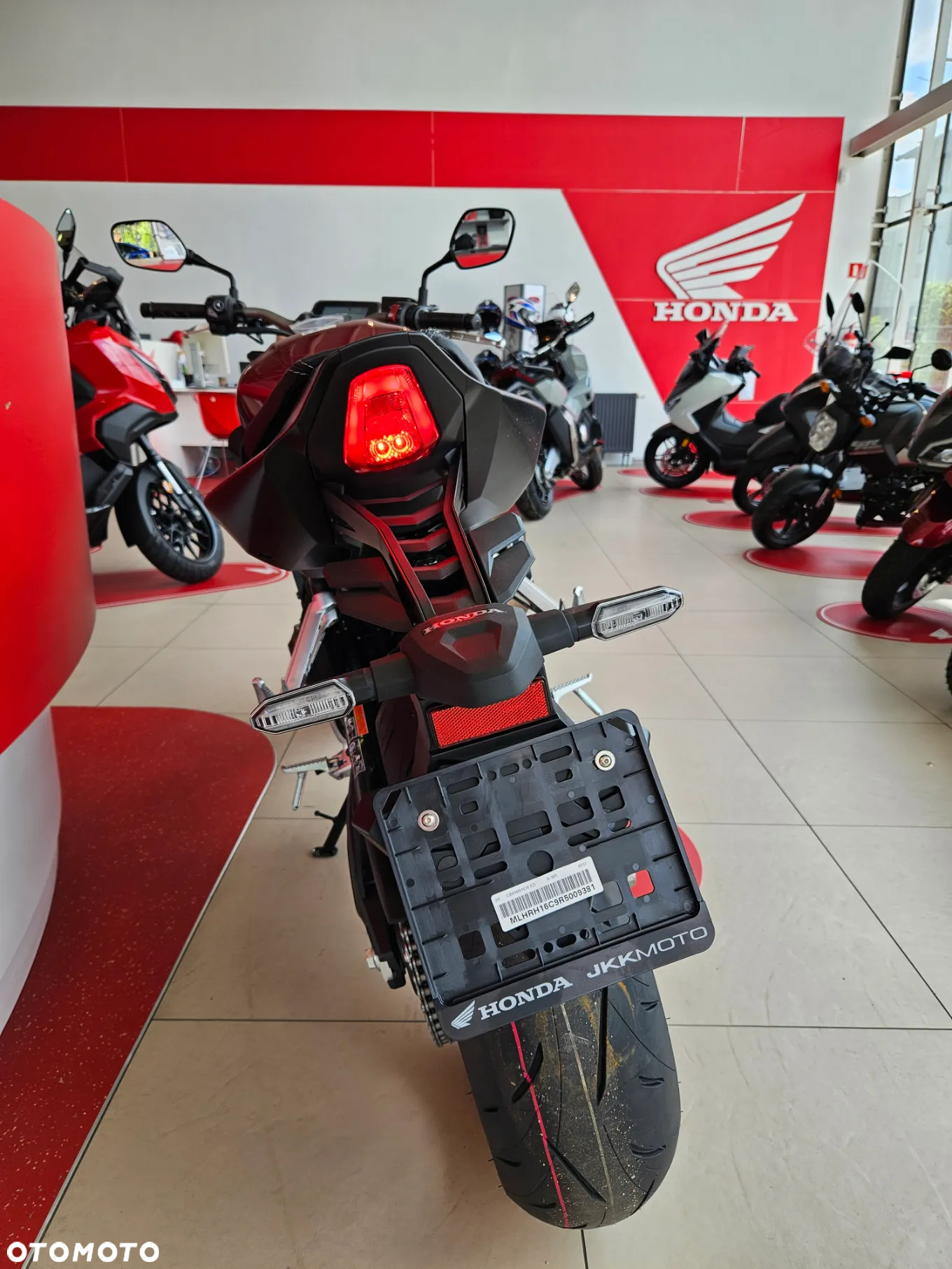 Honda CB - 12