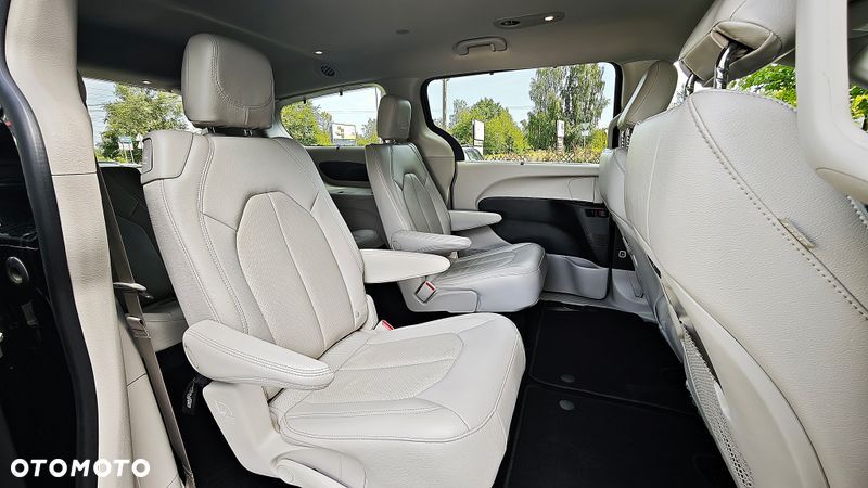 Chrysler Pacifica - 23