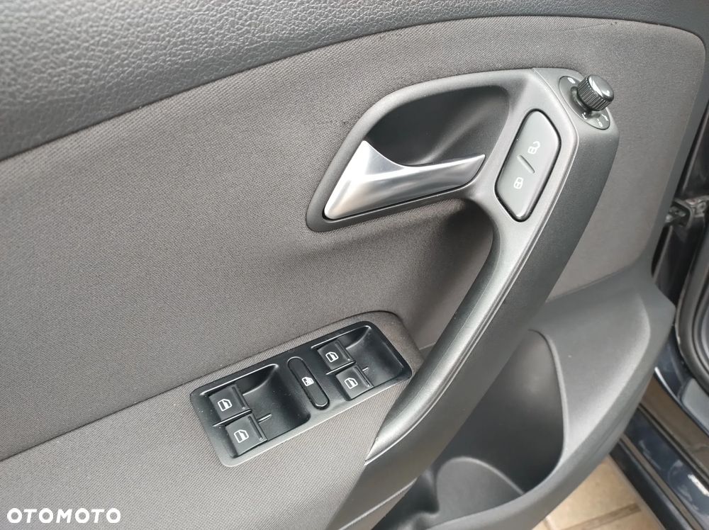 Volkswagen Polo 1.4 16V Comfortline - 22