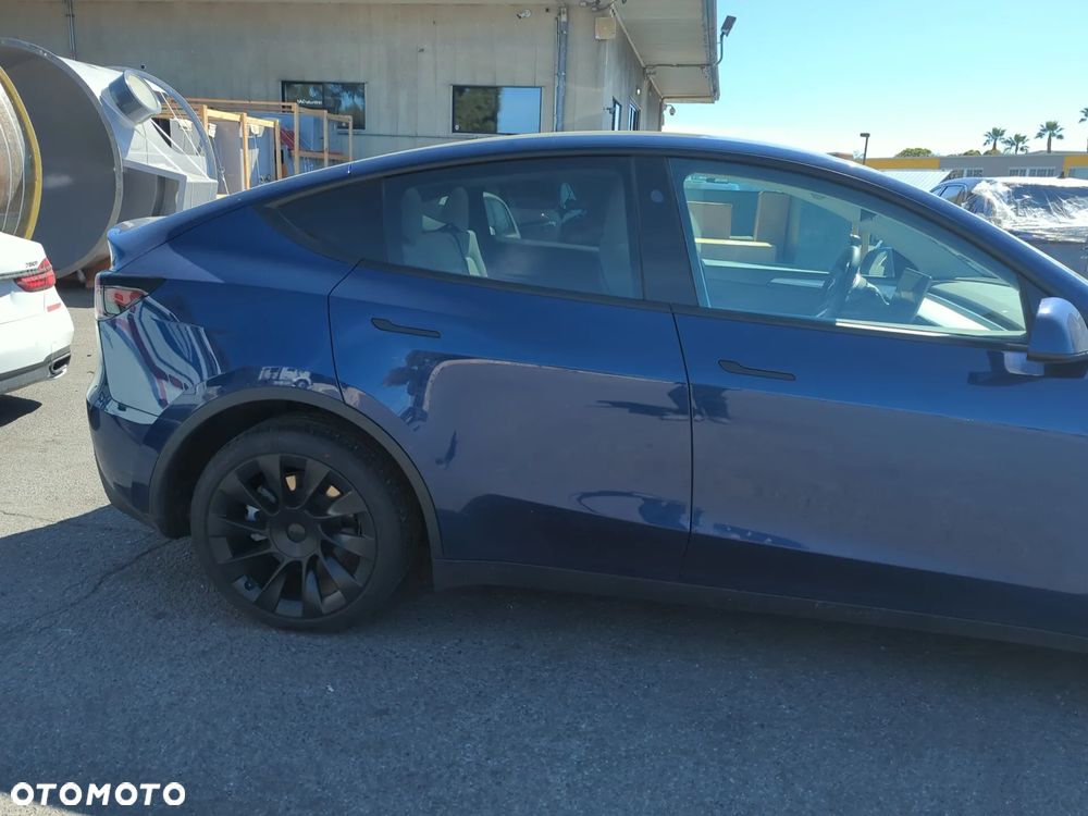 Tesla Model Y - 18