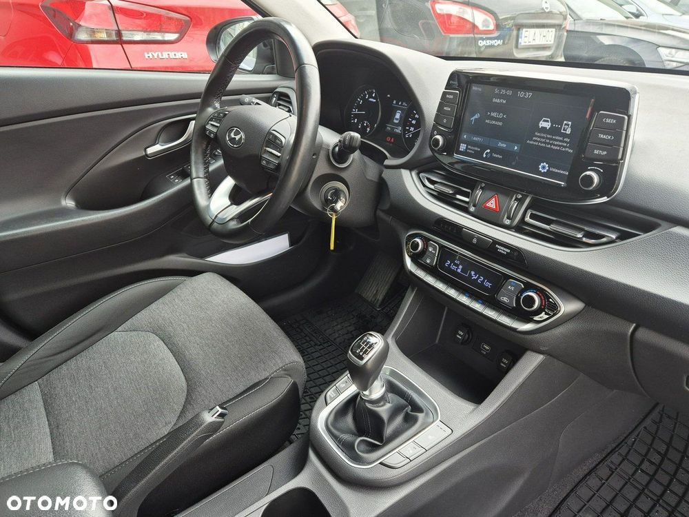 Hyundai i30 1.5 T-GDI 48V-Hybrid EDITION 30 - 32