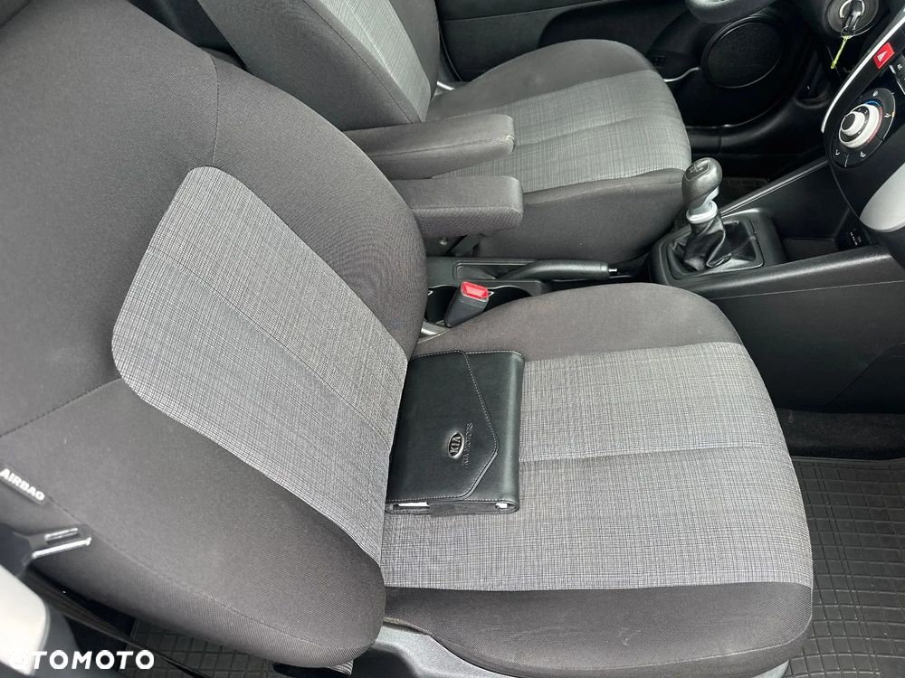 Kia Venga - 11