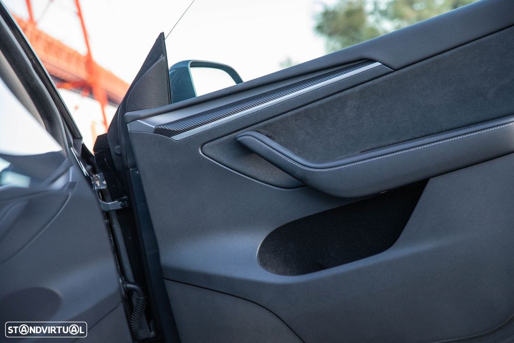 Tesla Model Y Long Range Tração Integral - 18