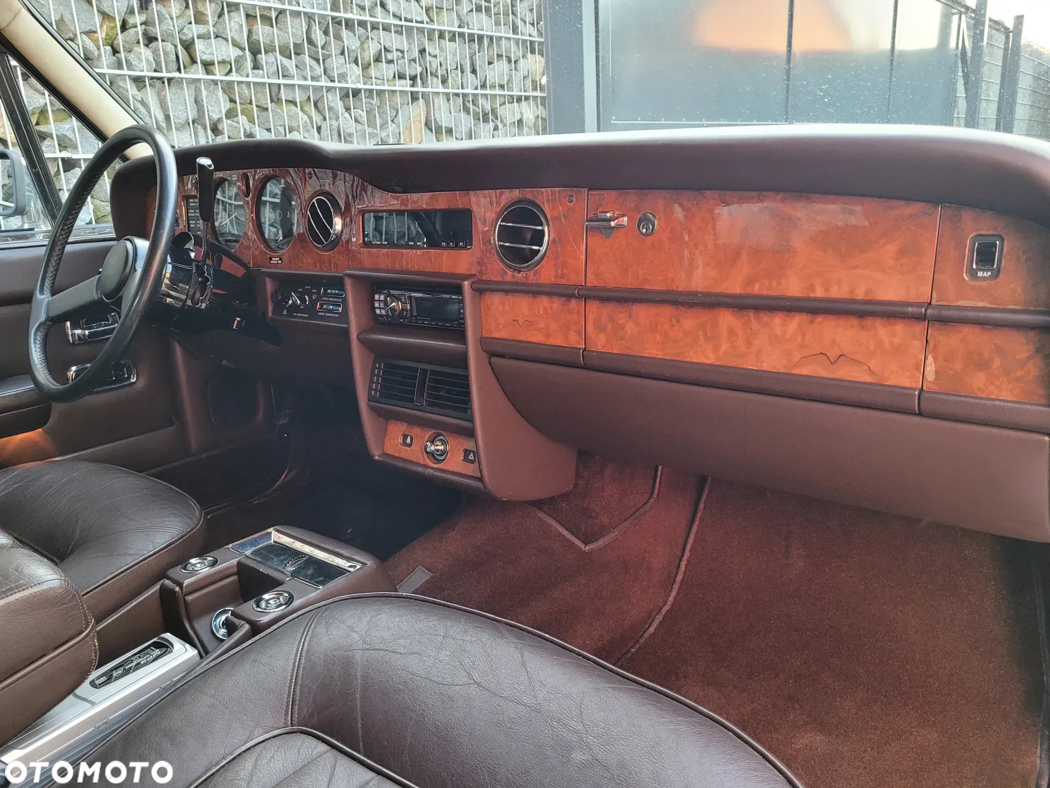 Rolls-Royce Silver Spur - 25