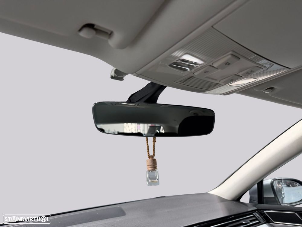 VW Passat 1.6 TDI Business DSG - 12