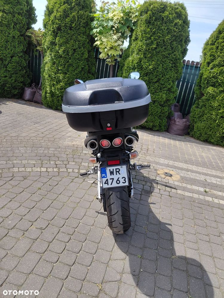 Suzuki GSR - 4