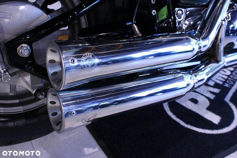 Suzuki Intruder - 18