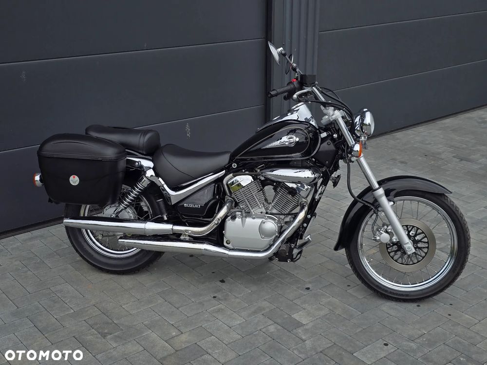 Suzuki Intruder - 11