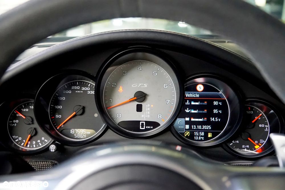 Porsche Panamera GTS PDK - 30