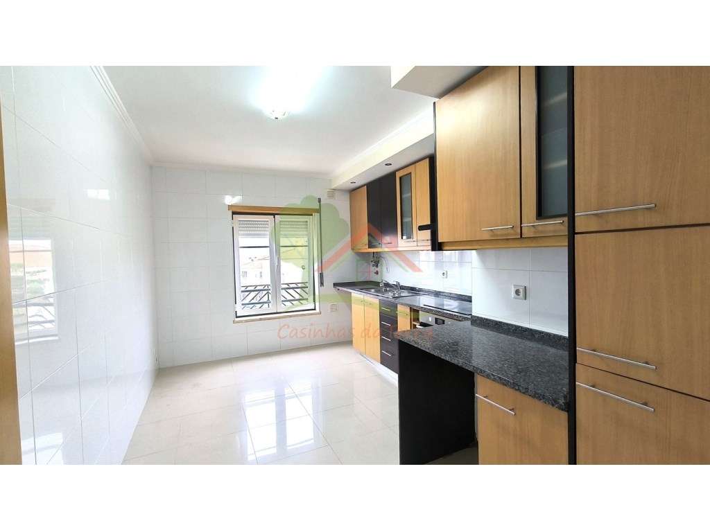 Arrenda-se Apartamento T3 na Quinta de Santa Bárbara - Mafra - Grande imagem: 2/21