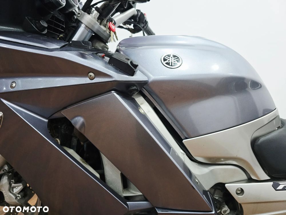 Yamaha FJR - 28
