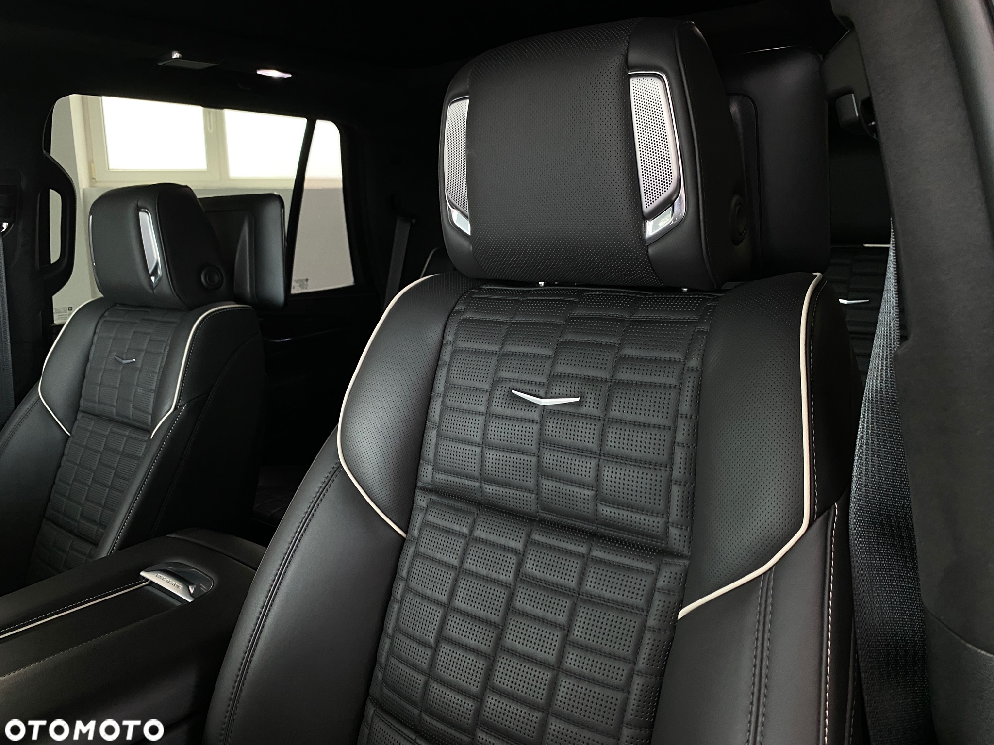 Cadillac Escalade 6.2 V8 AWD AT Platinum - 21