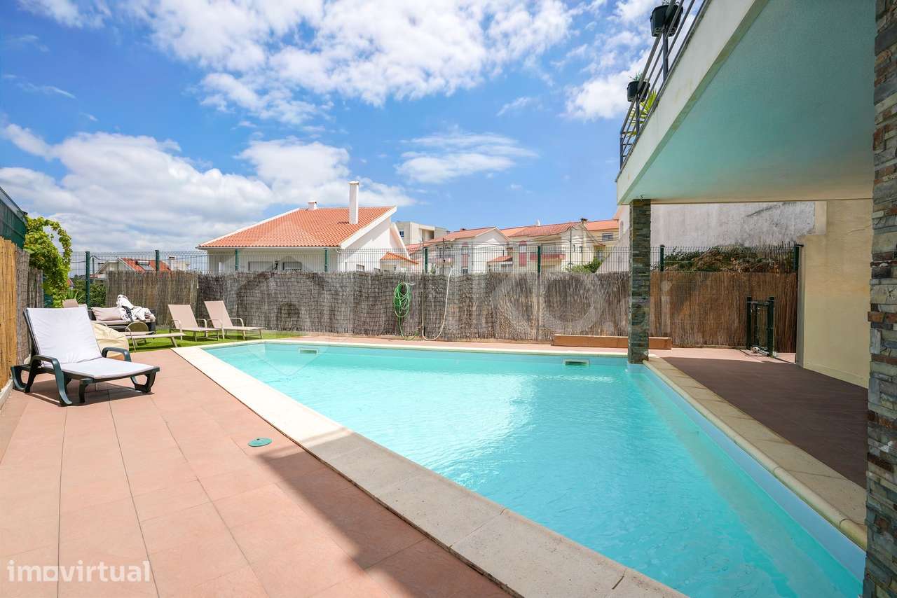 MORADIA T3 COM PISCINA 317 M² 4 PISOS E 3 FRENTES  CHARNECA DA CAPARIC - Grande imagem: 2/60