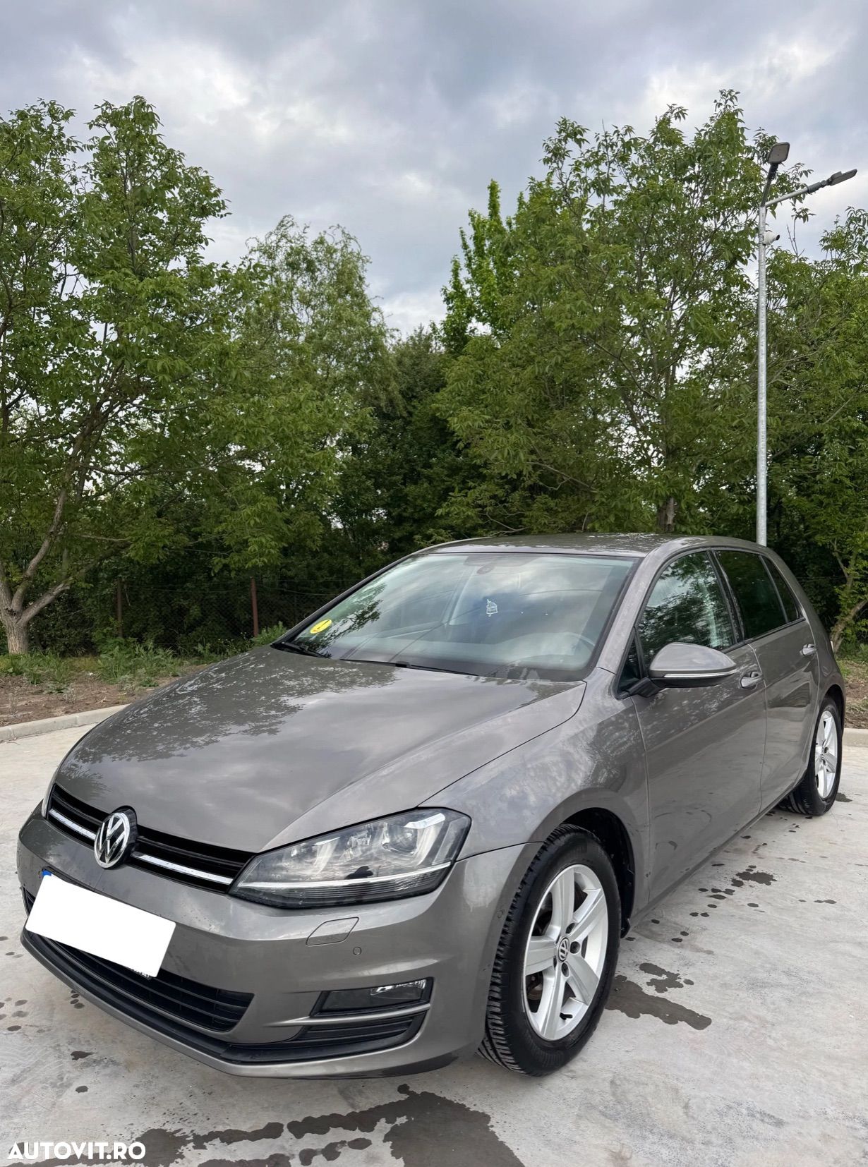 Volkswagen Golf - 1