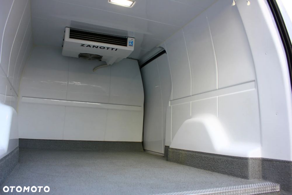 Toyota Proace City CHŁODNIA 1.5D-4D 102KM LONG L2 3 Osobowy - 36