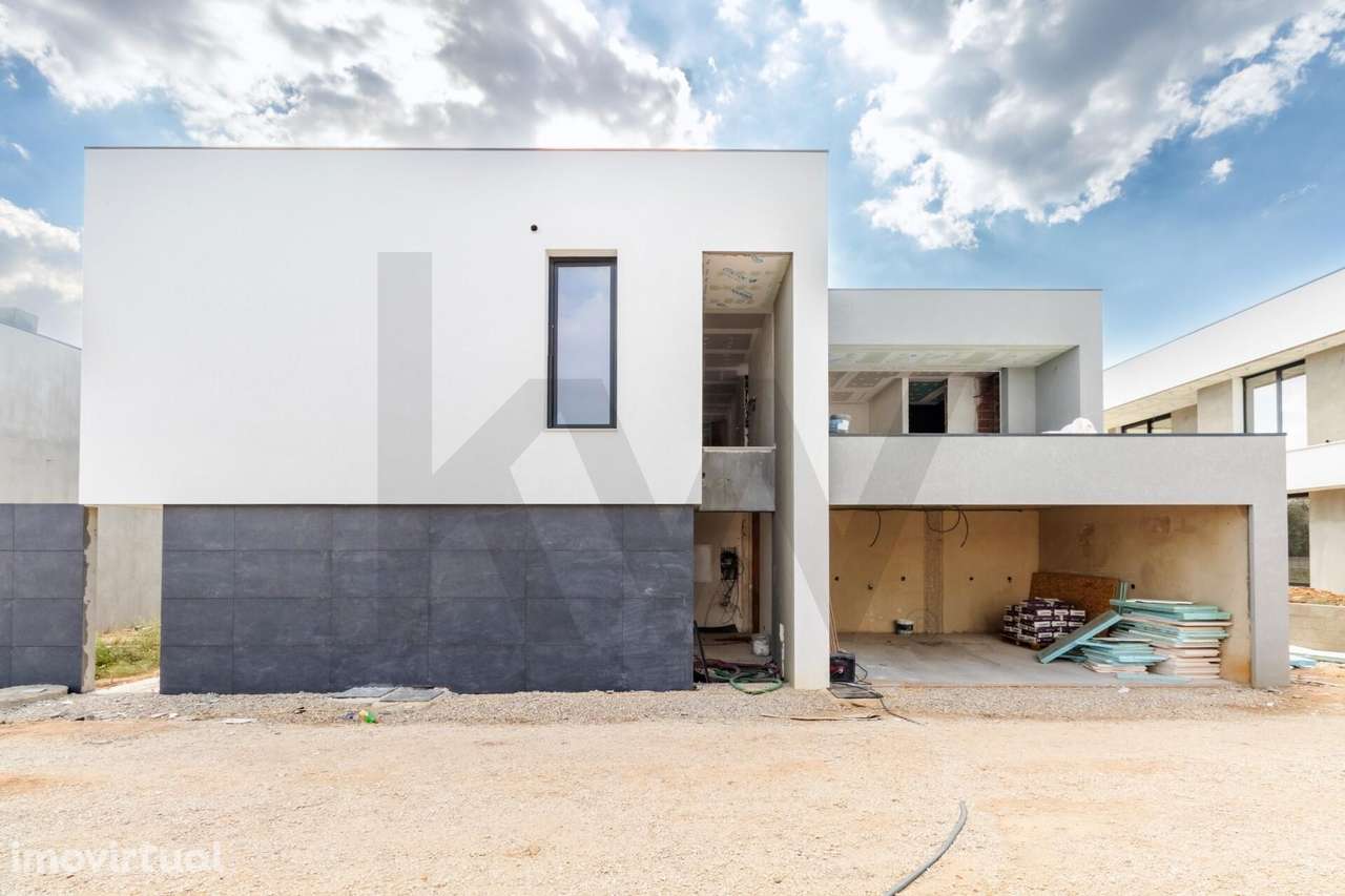 Moradia T5 Loures | 1.095.000€ | Cedência Posição - Grande imagem: 4/43
