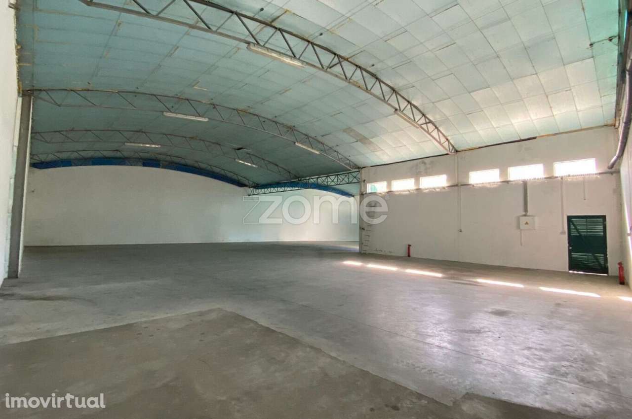 Oportunidade Única na Mealhada – Armazém à face da EN1 - Grande imagem: 3/7