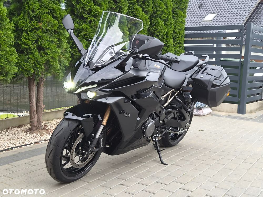Suzuki GSX - 6