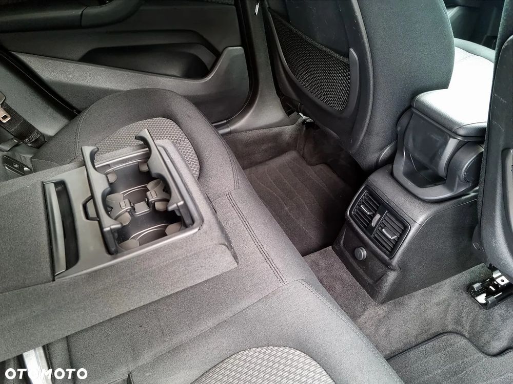 BMW X1 sDrive18i - 32