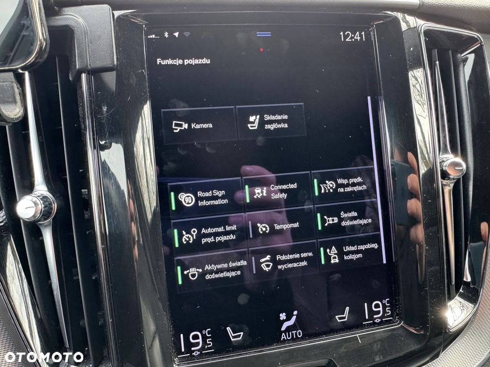 Volvo XC 60 B5 D AWD R-Design - 32