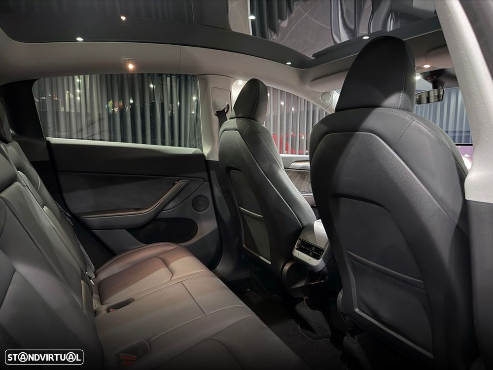 Tesla Model Y Long Range Dual Motor AWD - 36