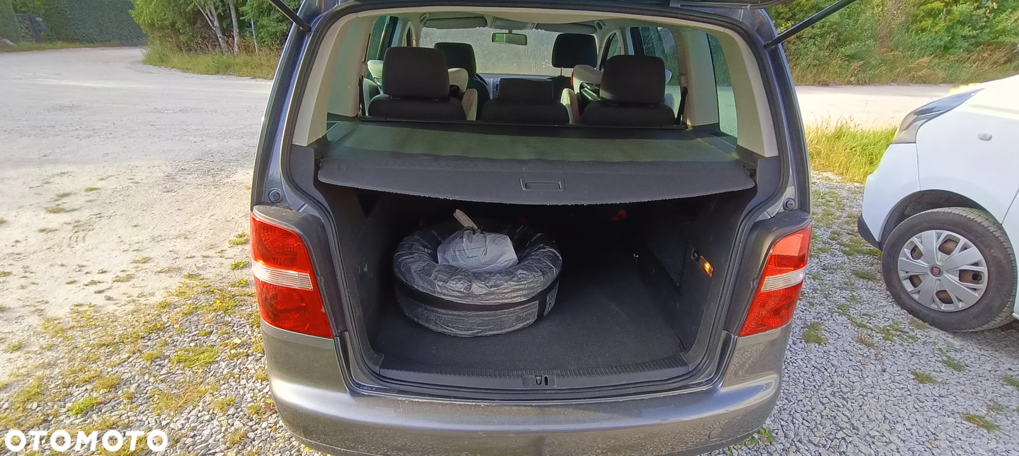 Volkswagen Touran 1.6 FSI Basis - 8