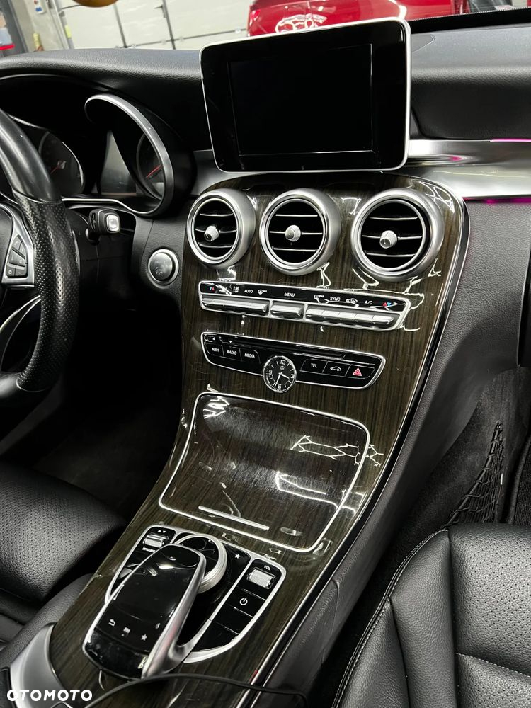 Mercedes-Benz Klasa C 300 T 9G-TRONIC AMG Line - 13
