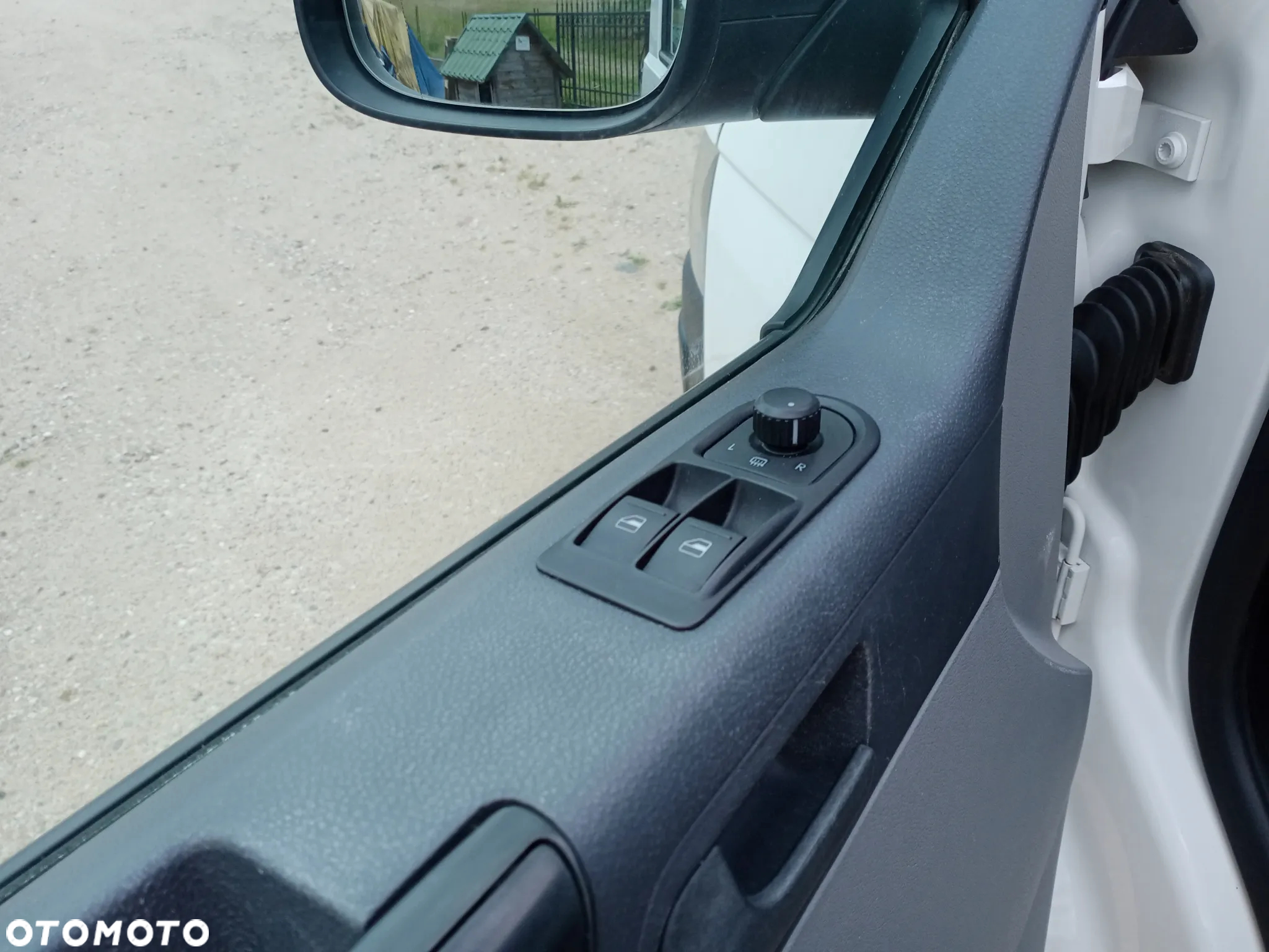 Volkswagen T5 LIFT T6 9 osobowy 2015 .rok 2.0 140 KM Long  6 bieg. serwis do końca doinwestowany klima  tempomat  vebasto isofix - 21