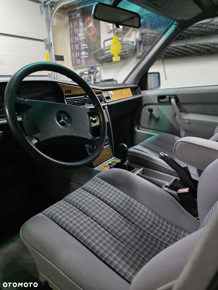Mercedes-Benz W201 (190) - 15