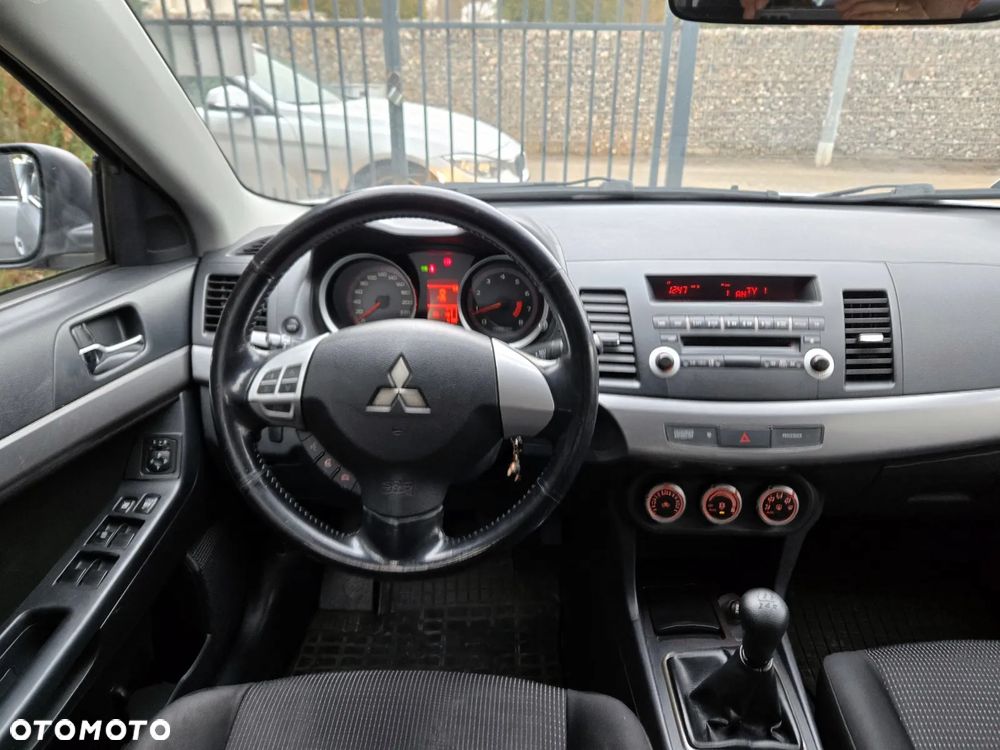 Mitsubishi Lancer 1.5 Inform - 4